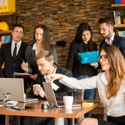 Resolviendo unos temas, hay unas personas que son parte de una agencia de recursos humanos